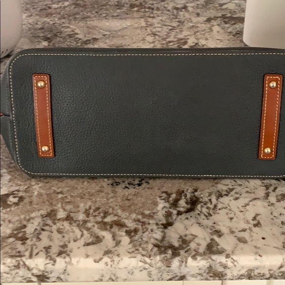 Dooney & Burke Willa Tote in Pebble Leather. - Picture 4 of 4